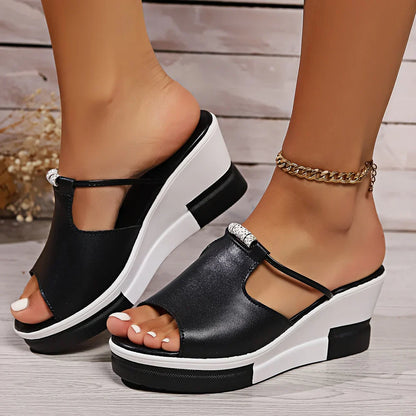 Vue de face des mules Veloria en cuir véritable avec strass – collection été 2025