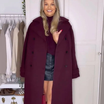 manteau bordeaux – manches longues et fermeture à un seul bouton.