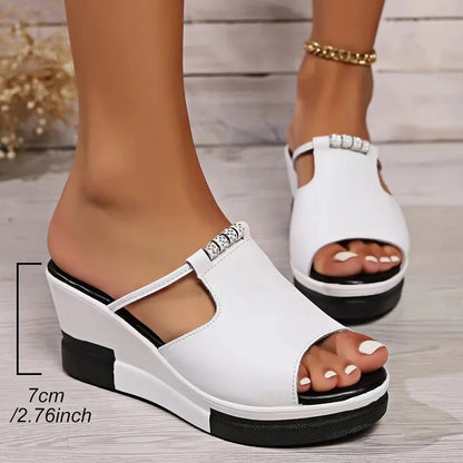 Mules Veloria vues du dessus – détails brillants et silhouette épurée