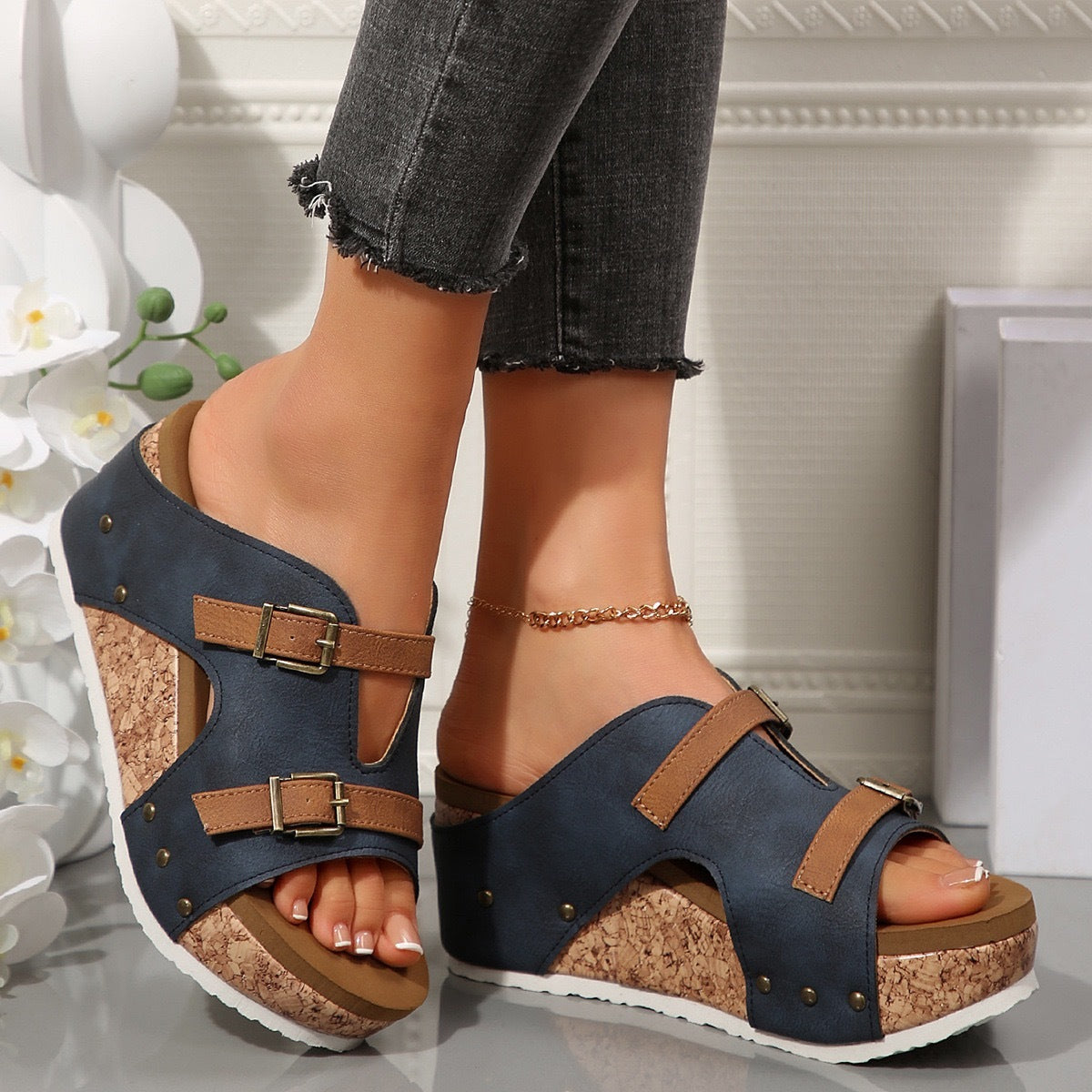 Sandales compensées à boucle – Confort & style au quotidien